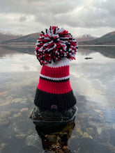 Load image into Gallery viewer, BIG BOBBLE HAT - BLACK
